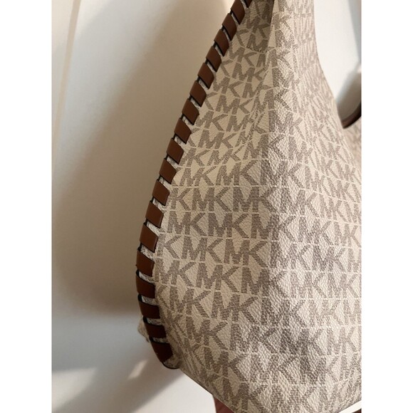 Michael Kors Monogram Shoulder Bag White Large - Picture 8 of 14